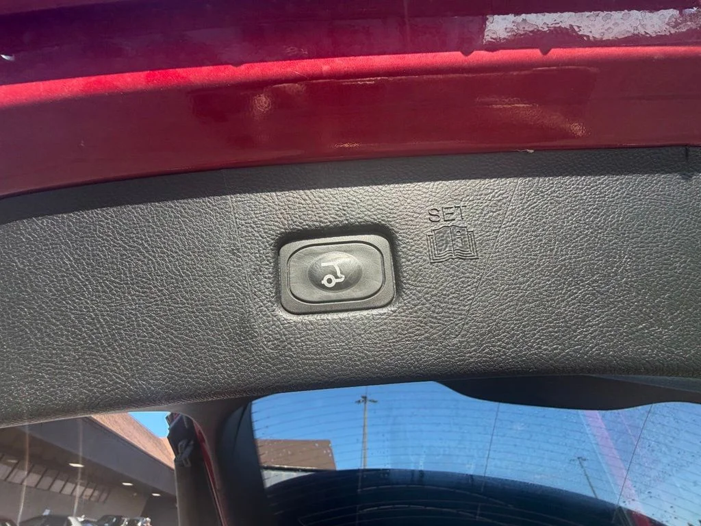 Used 2022 Red Ford SEL image 33