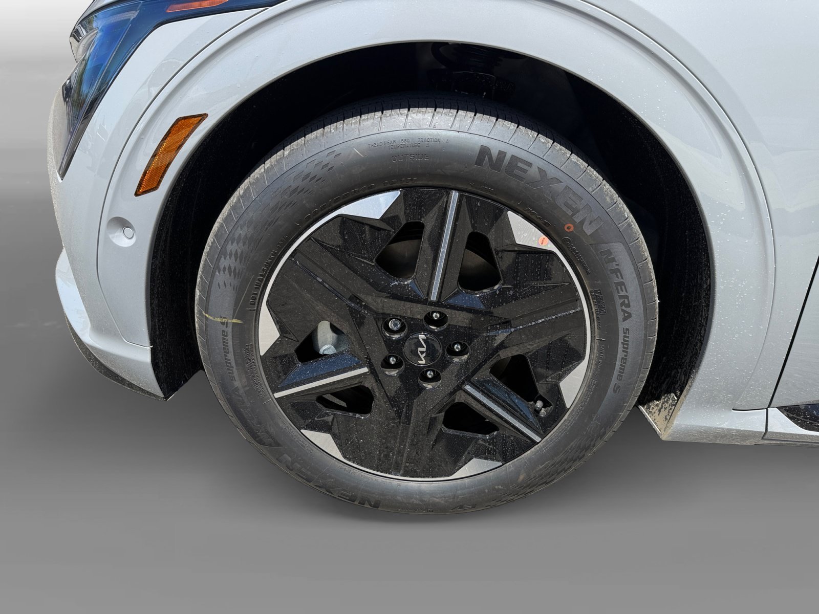 New 2026 Wolf Gray Kia GT-LINE image 9