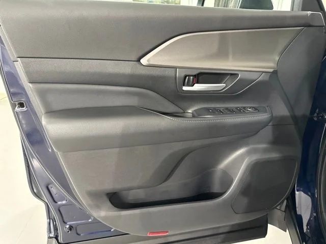 Used 2024  Toyota XLE image 19