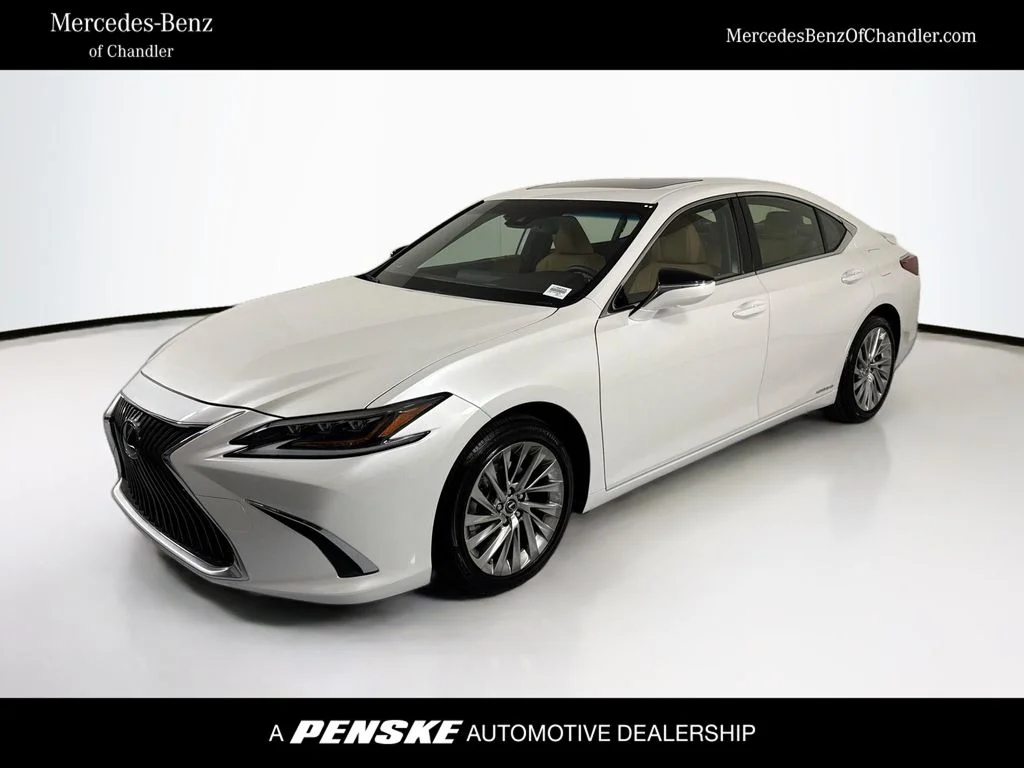 2019 Lexus ES 300h 300h's photo