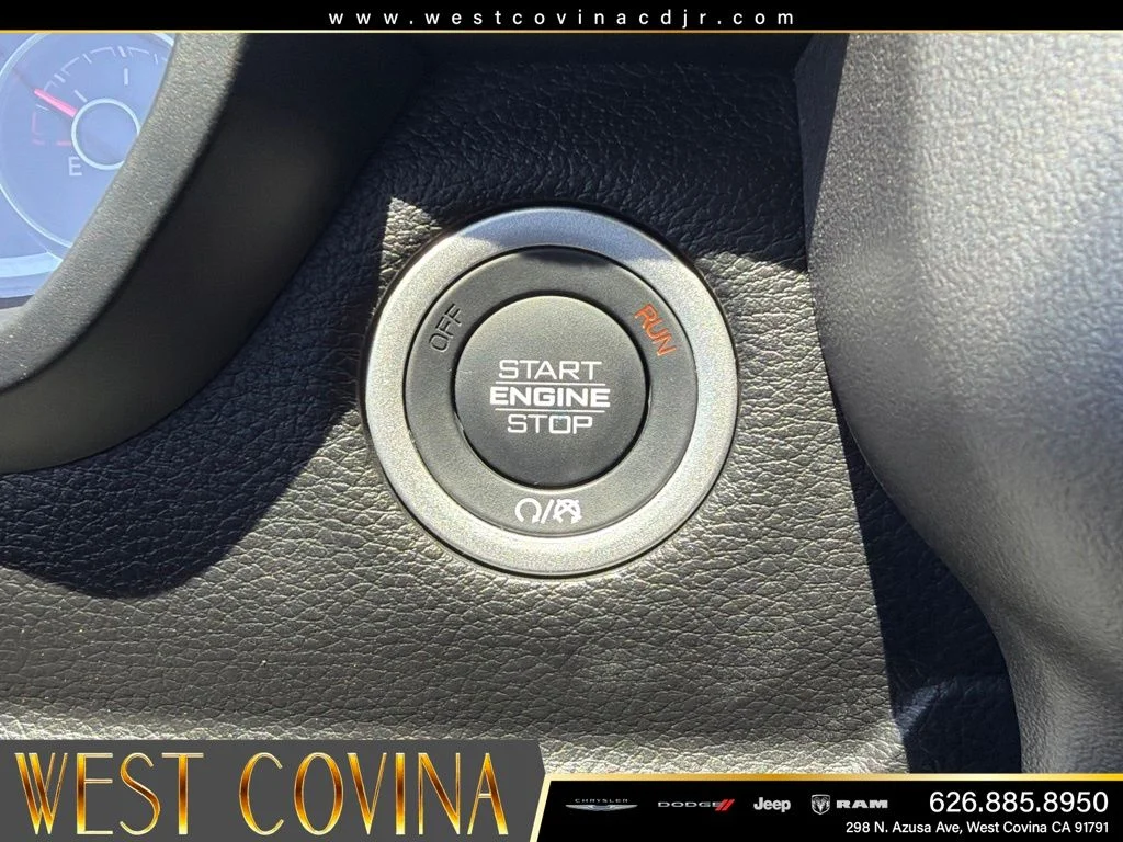 Used 2025 White Ram Big Horn/Lone Star image 29