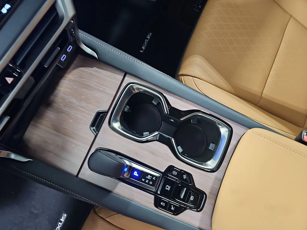 New 2026 Eminent White Pearl Lexus PREMIUM PLUS image 24
