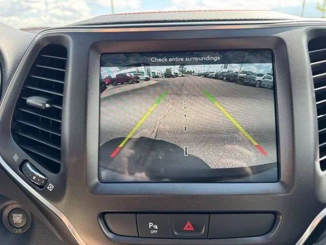 Used 2020 Silver Jeep Trailhawk 4x4 image 31