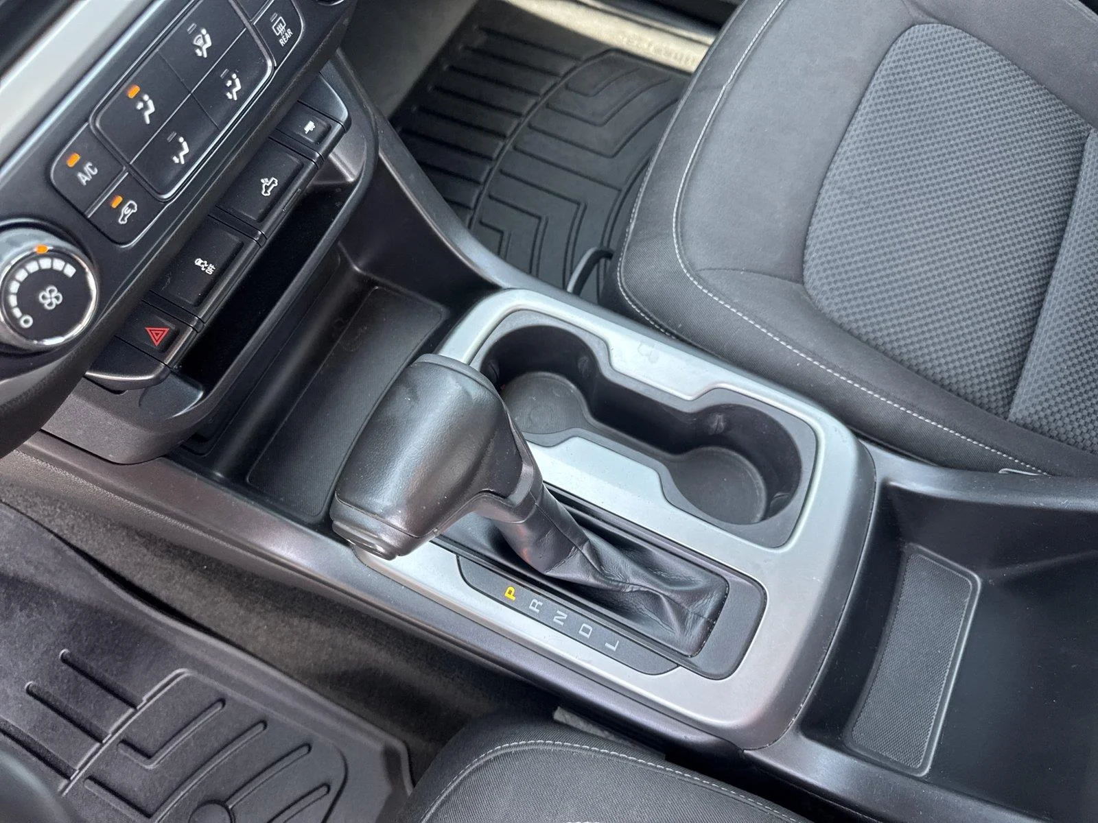 Used 2018 SILVER ICE METALLIC Chevrolet 2WD LT image 28
