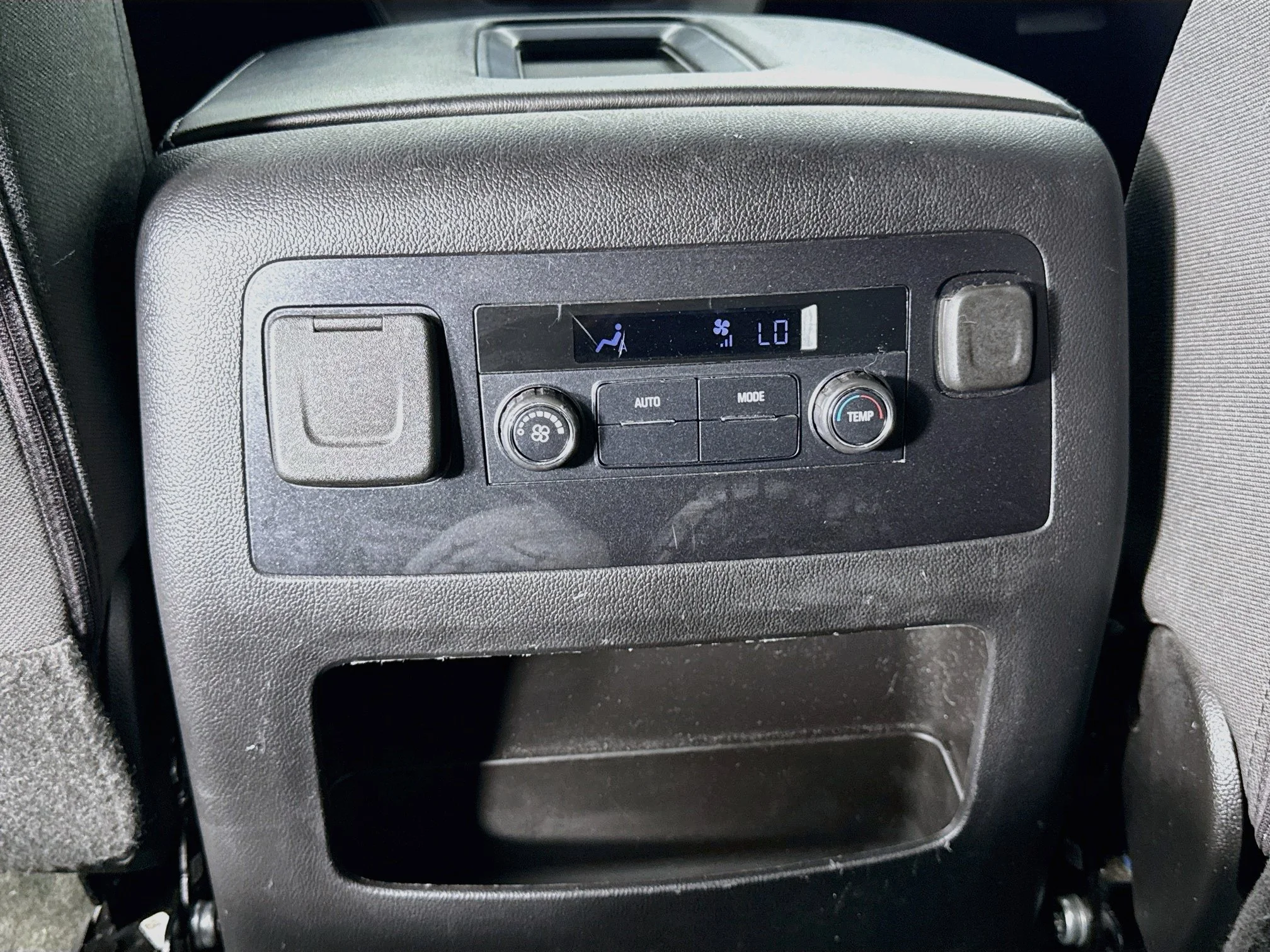 Used 2018 SUMMIT WHITE Chevrolet LS image 26