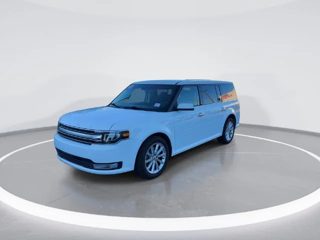 Used 2019 White Ford Limited image 3