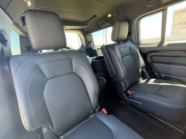 New 2026 Santorini Black Land Rover X-Dynamic SE image 17