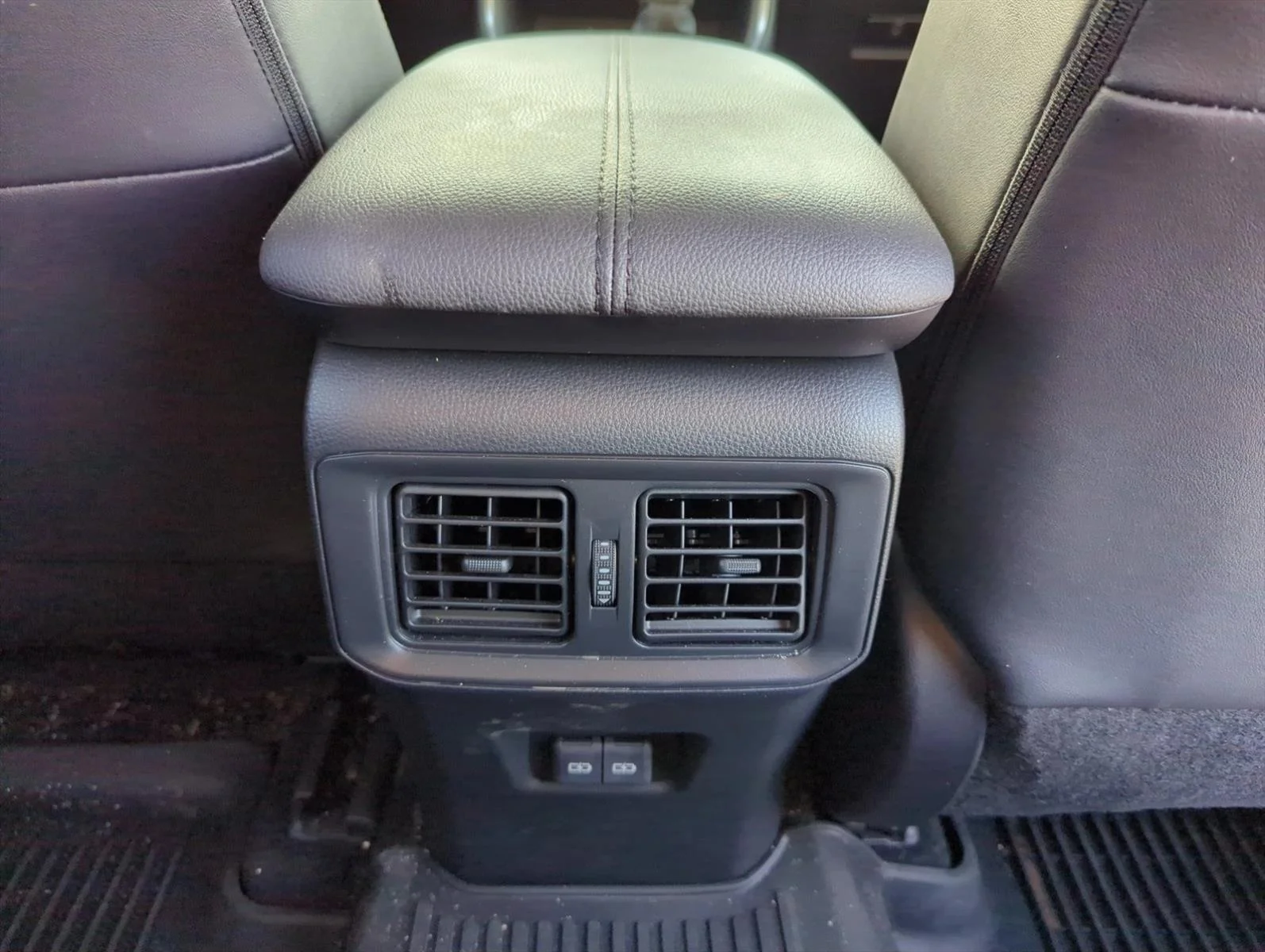 Used 2024 Silver Sky Metallic Toyota Hybrid XLE Premium image 24