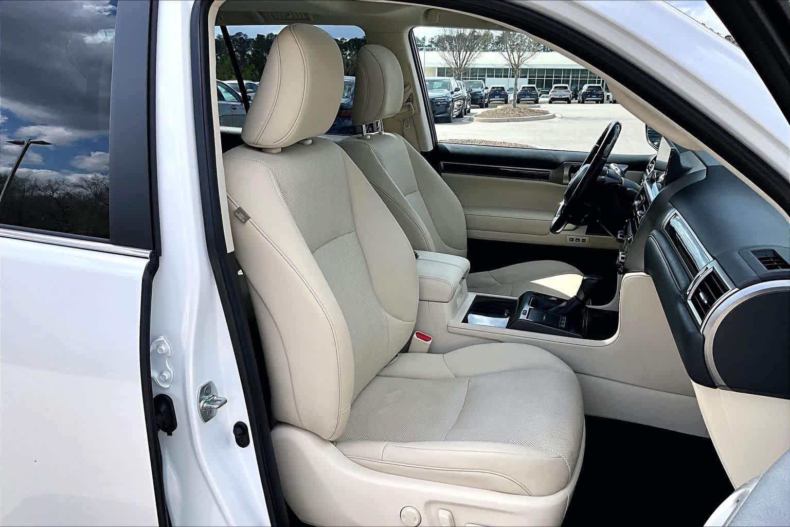 Used 2023 Eminent White Pearl Lexus Premium image 14
