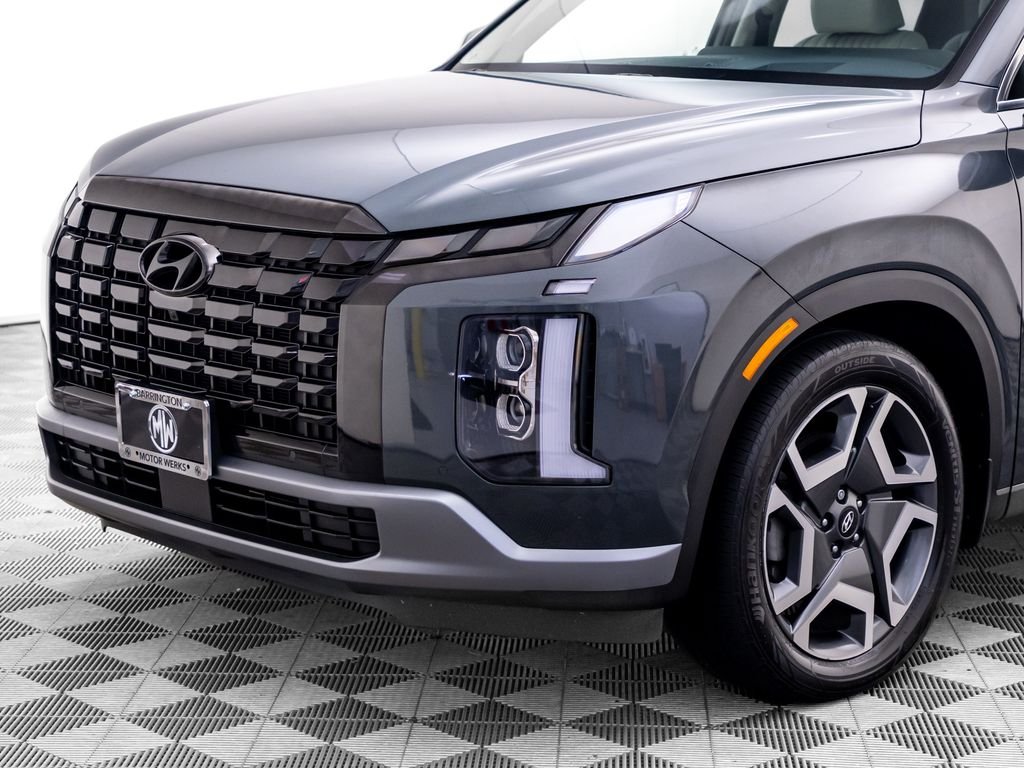 Used 2023 Graphite Hyundai Limited image 41