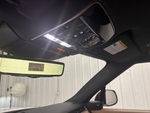 New 2026 Ostuni Pearl White Land Rover SE image 36