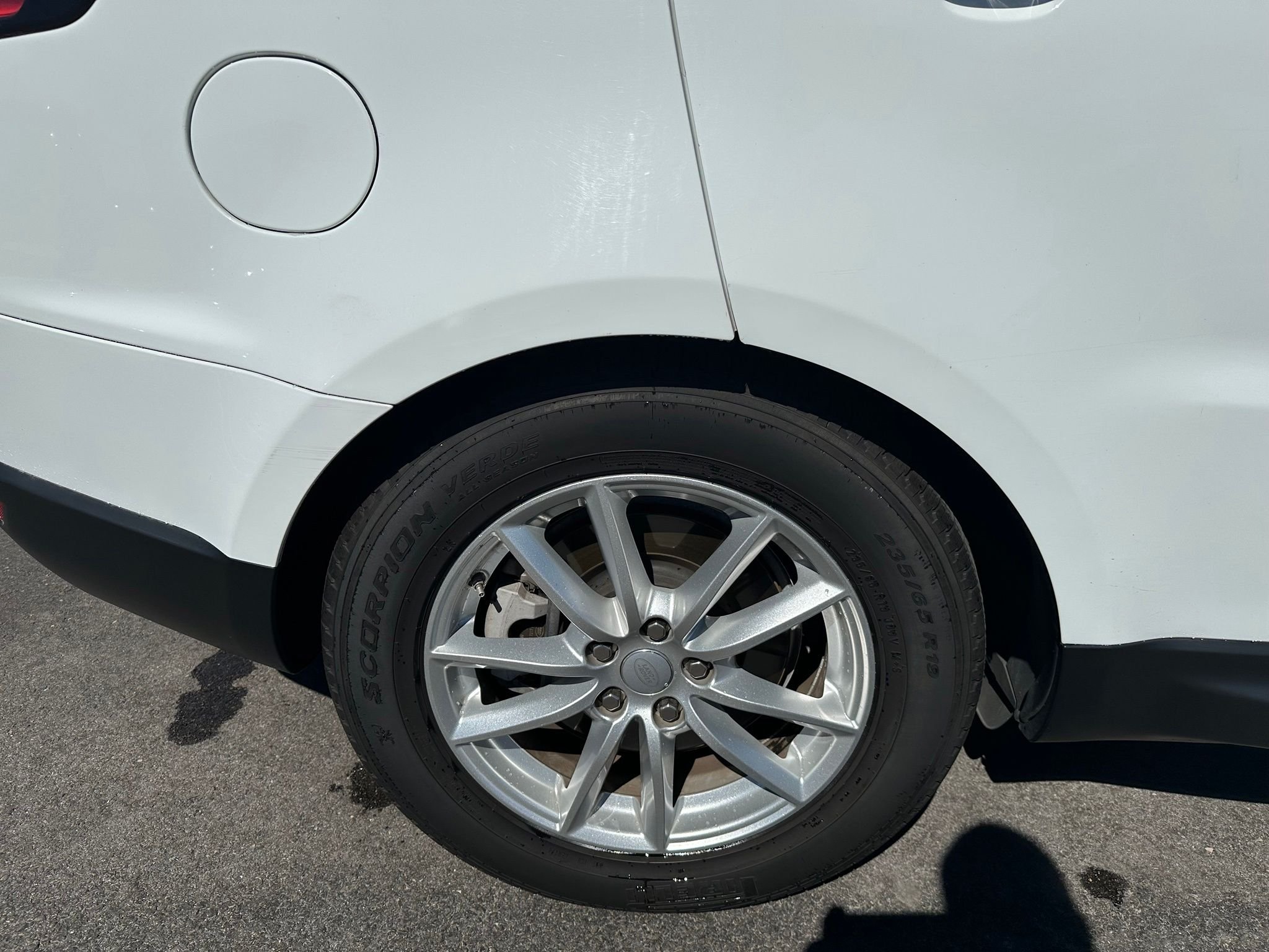 Used 2021 Fuji White Land Rover SE image 9