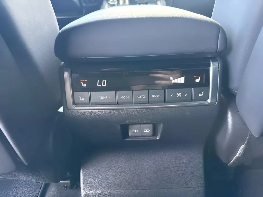 Used 2024  Lexus GX 550 Luxury image 14
