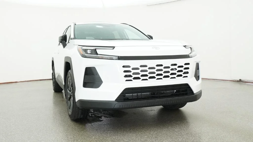 New 2026 Ice Cap Toyota XLE Premium image 2