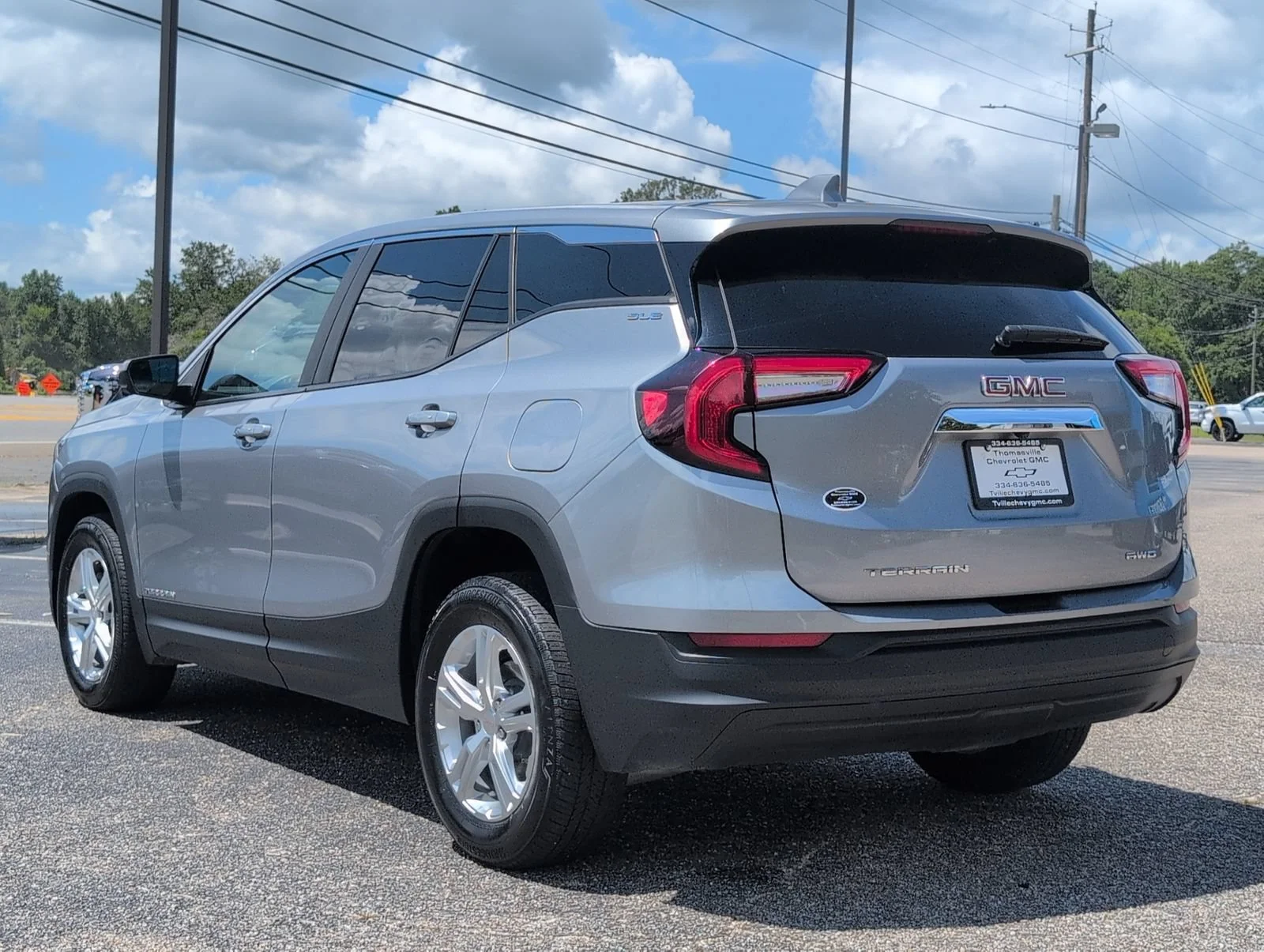 Used 2024 Sterling Metallic GMC SLE image 3
