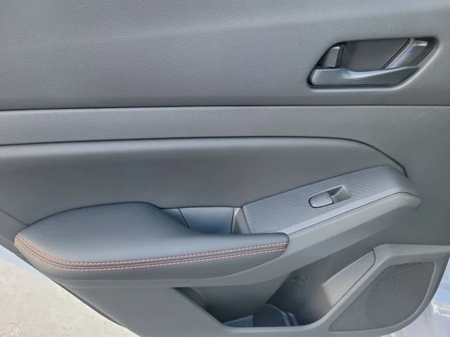 New 2026 Gray Sky Pearl / Super Black Two-tone Nissan SR image 16