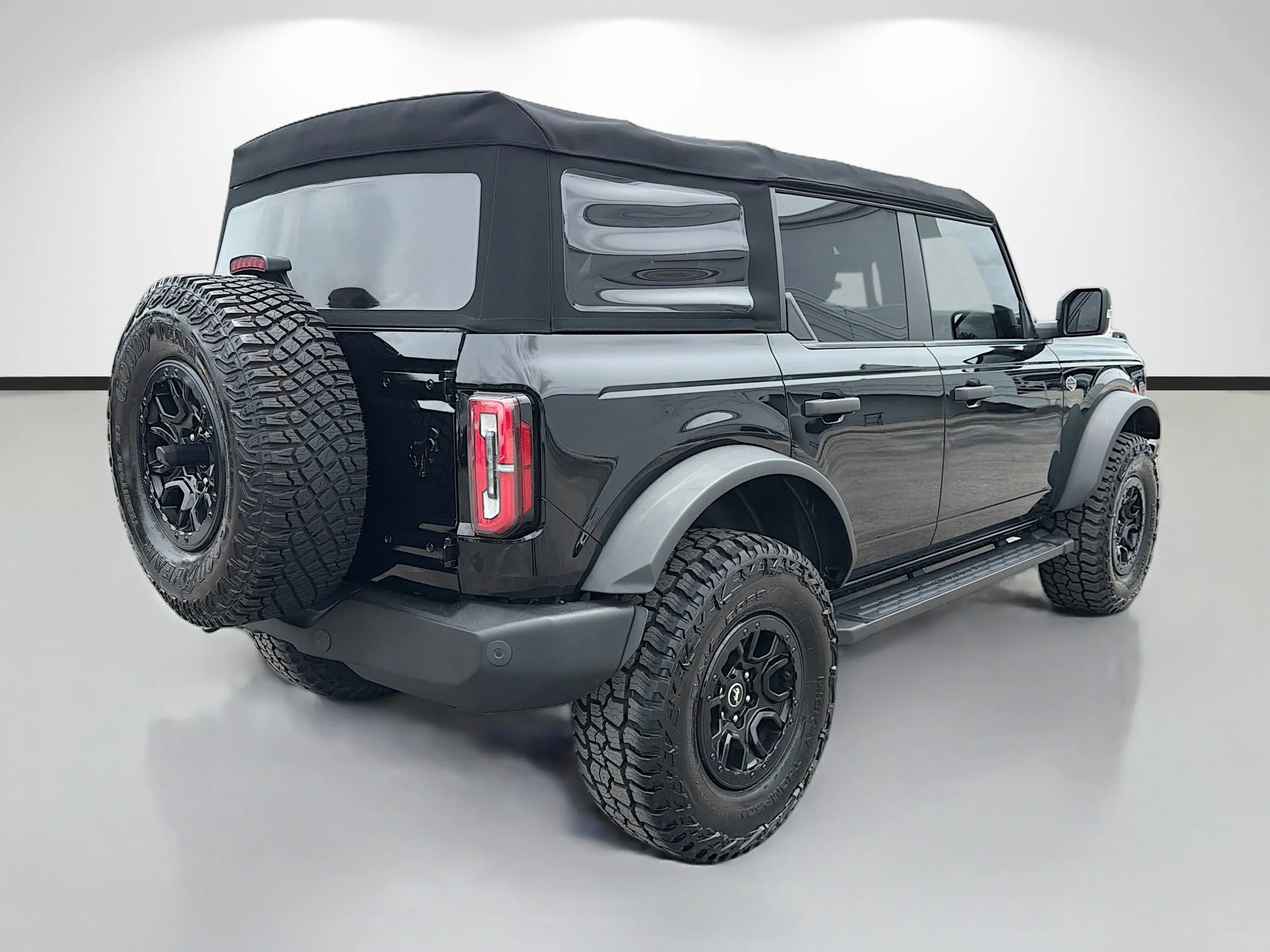 Used 2022 Shadow Black Ford Wildtrak image 3