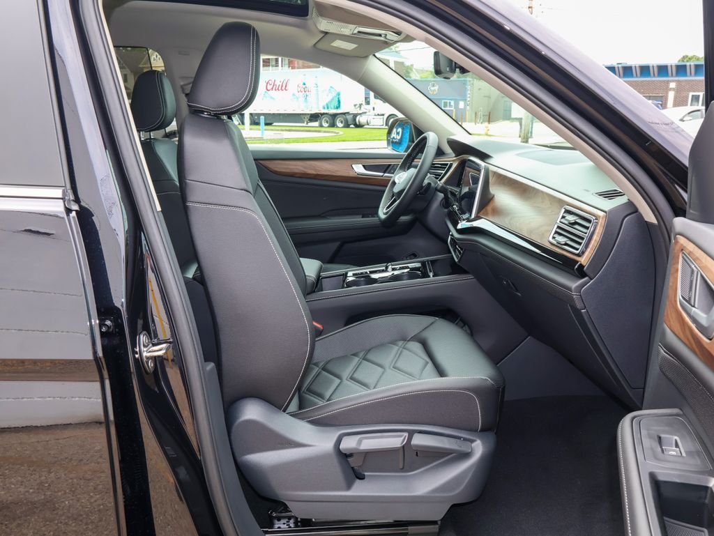 New 2026 Black Volkswagen 2.0T SE w/Technology image 30