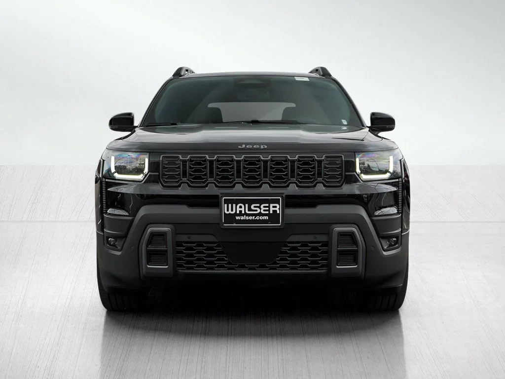 New 2026 Diamond Black Crystal Pearlcoat Jeep Overland image 2