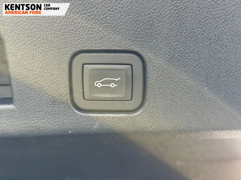Used 2025 Red Chevrolet Z71 image 35