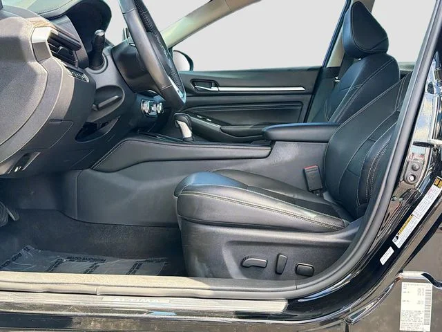 Used 2021 Black Nissan 2.5 SL image 19