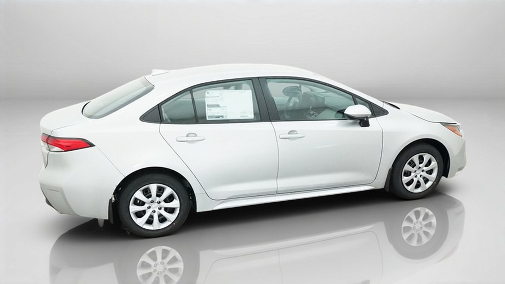 New 2027 Classic Silver Metallic Toyota LE image 8