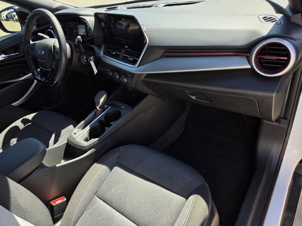 Used 2025 White Chevrolet 1RS image 8