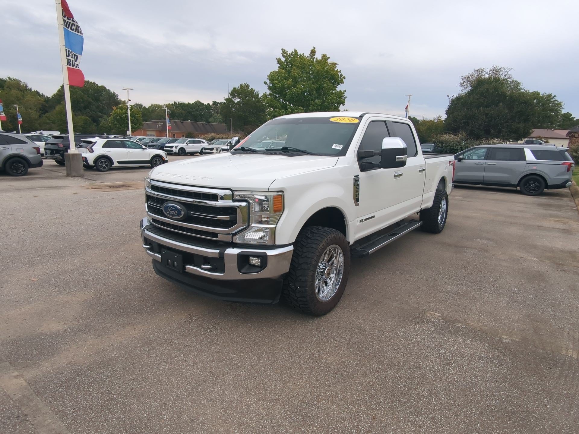 Used 2020 Star White Metallic Tri-Coat Ford LARIAT image 4