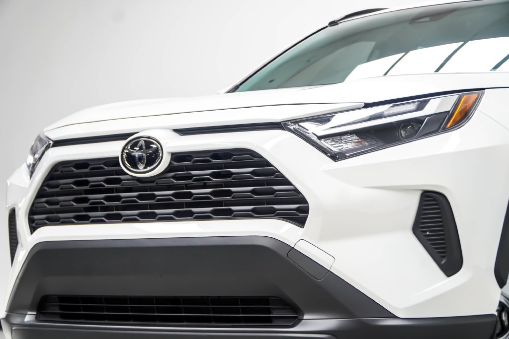 Used 2025 White Toyota XLE image 2