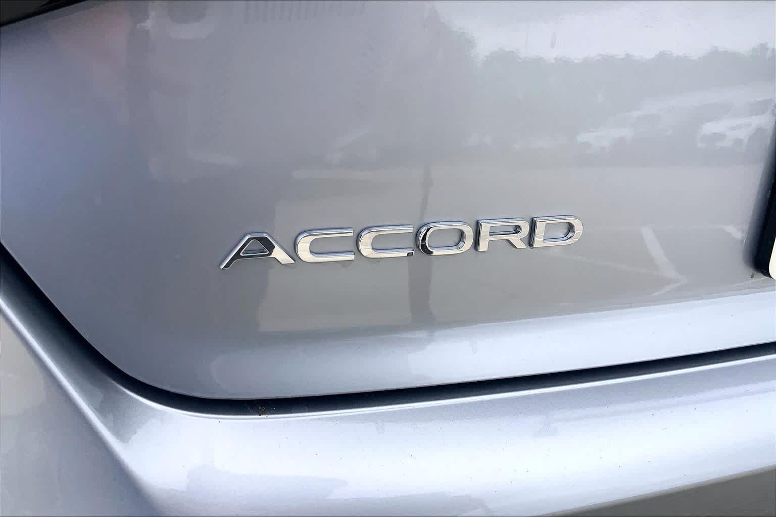 New 2026 Solar Silver Metallic Honda Touring Hybrid image 15