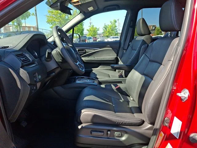 Used 2023 Radiant Red Metallic II Honda EX-L image 13
