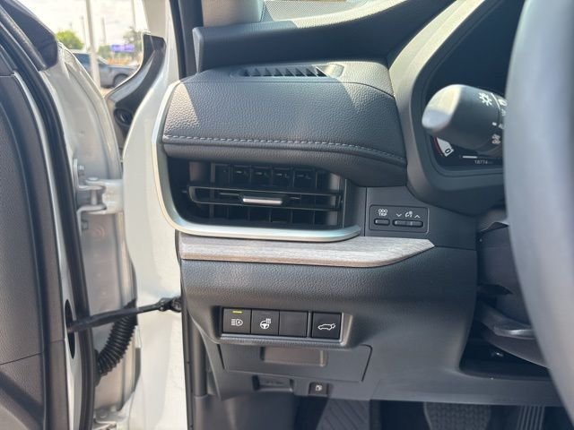 Used 2025 Wind Chill Pearl Toyota Platinum image 16