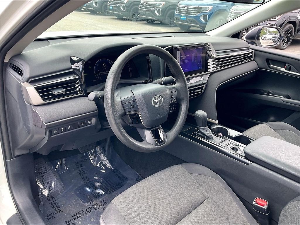 Used 2025 Ice Toyota LE image 8
