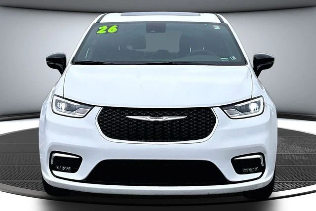 Used 2026 Chrysler Pacifica Limited with VIN 2C4RC1GG6TR194681 for sale in Kansas City