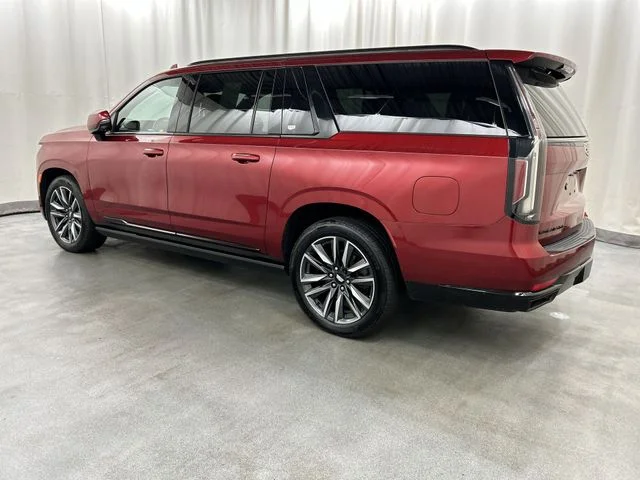 Used 2021 Red Cadillac Sport image 3