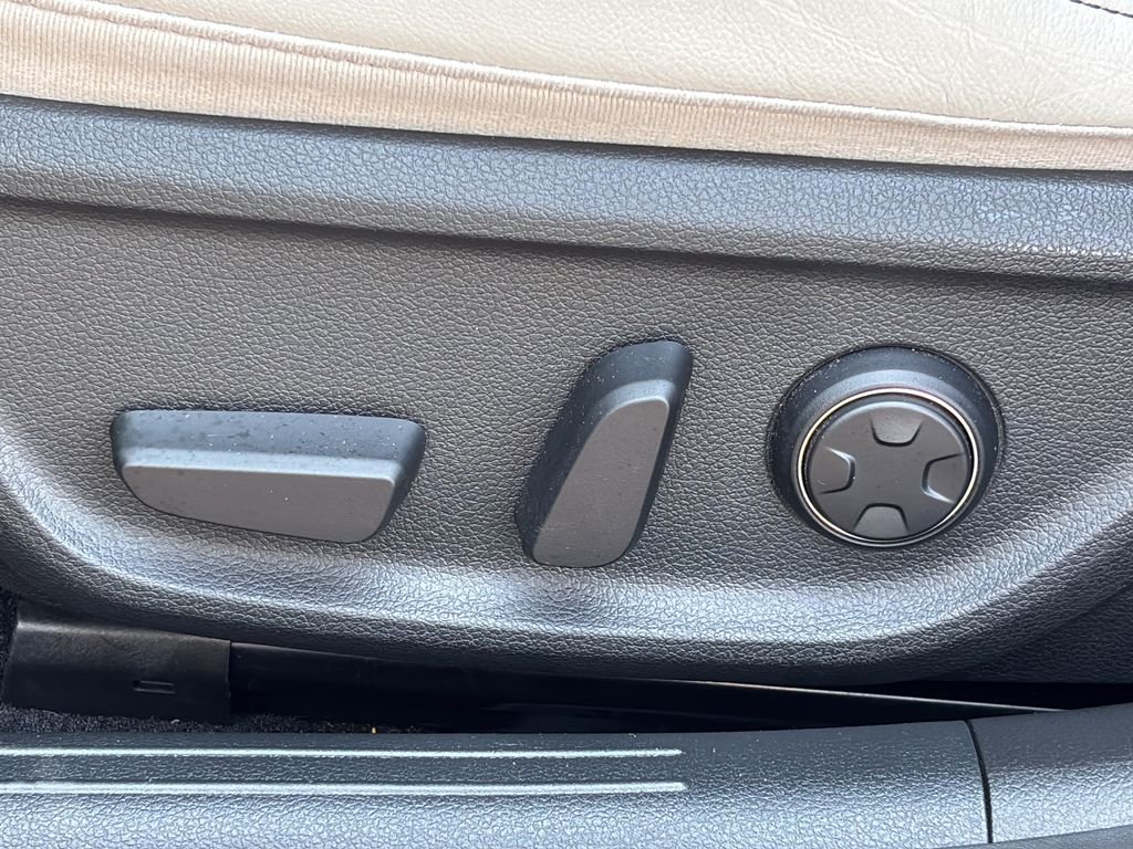 2025 GENESIS G70 Standard - Photo 20