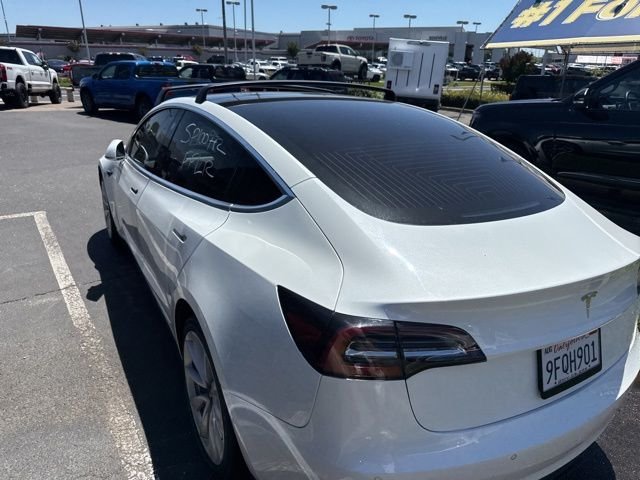 Used 2019  Tesla  image 4