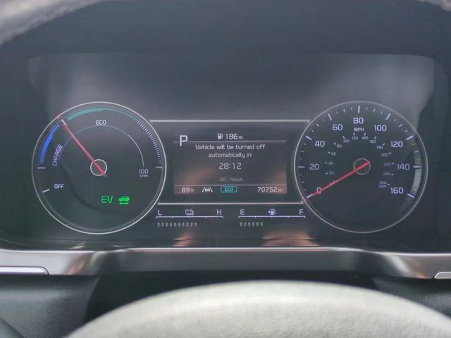Used 2022 White Kia EX image 18