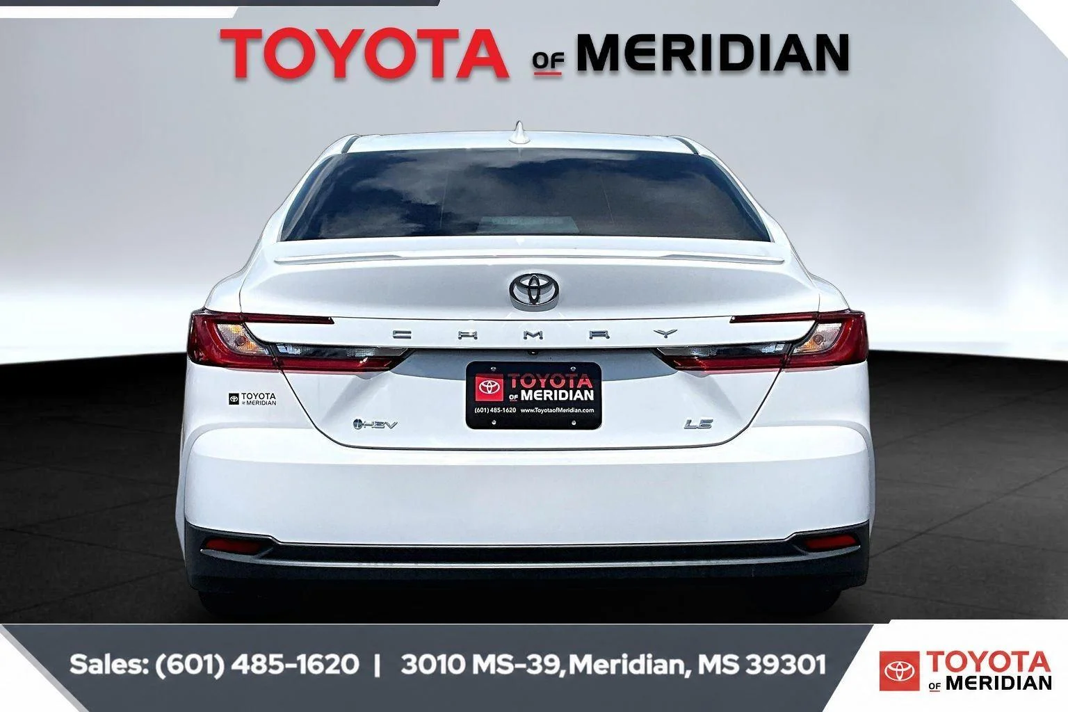 Used 2025 Ice Cap Toyota LE image 4