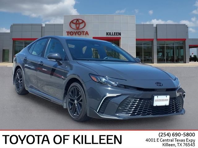Used 2025  Toyota SE image 1