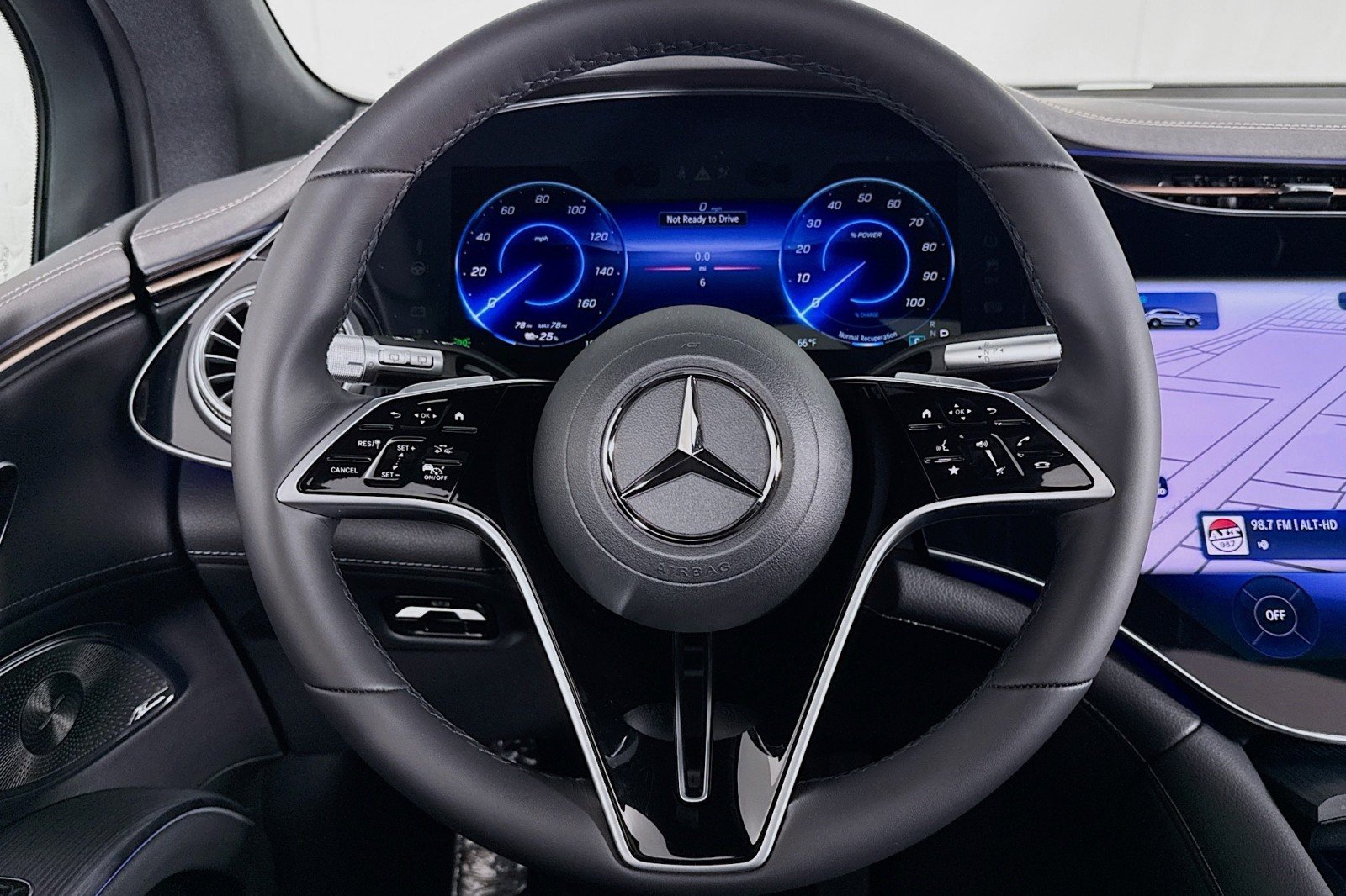 New 2026 Polar White Mercedes-Benz EQS 400 4MATIC® SUV image 17