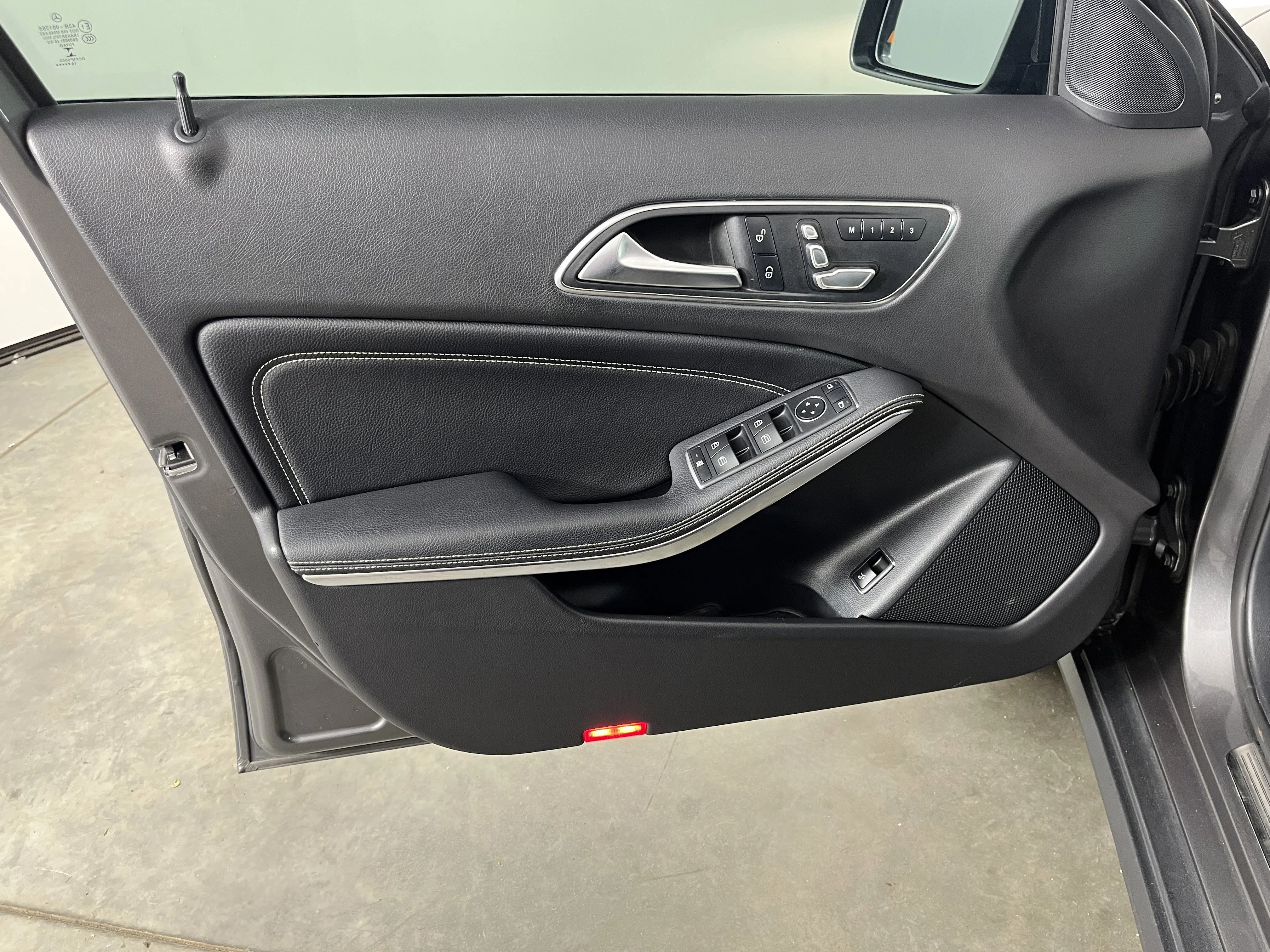Used 2019 Mountain Grey Metallic Mercedes-Benz GLA 250 image 17