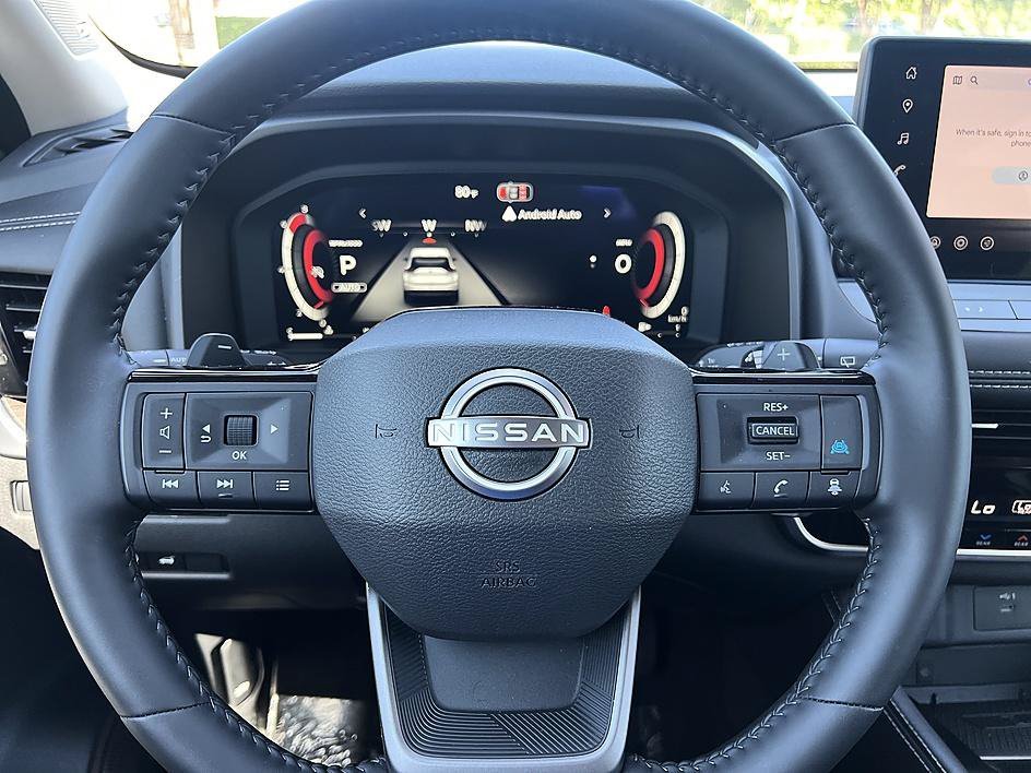 Used 2026 Super Black Nissan Platinum image 23