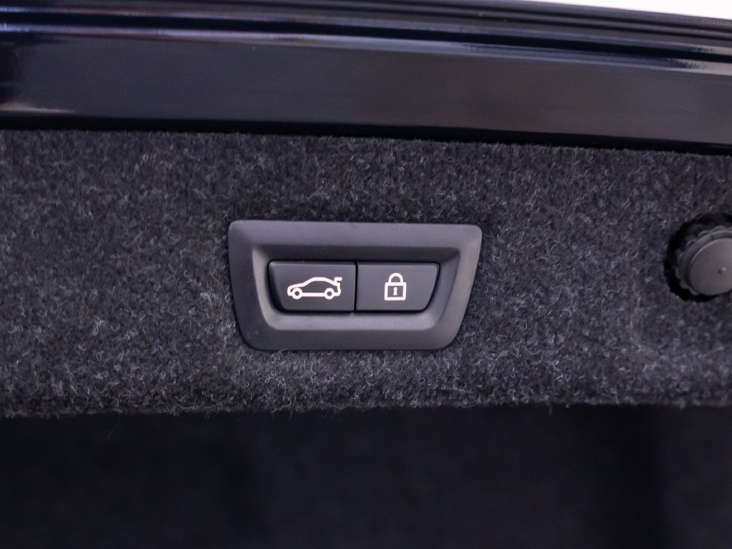 Used 2018 Carbon Black Metallic BMW M550i xDrive image 33