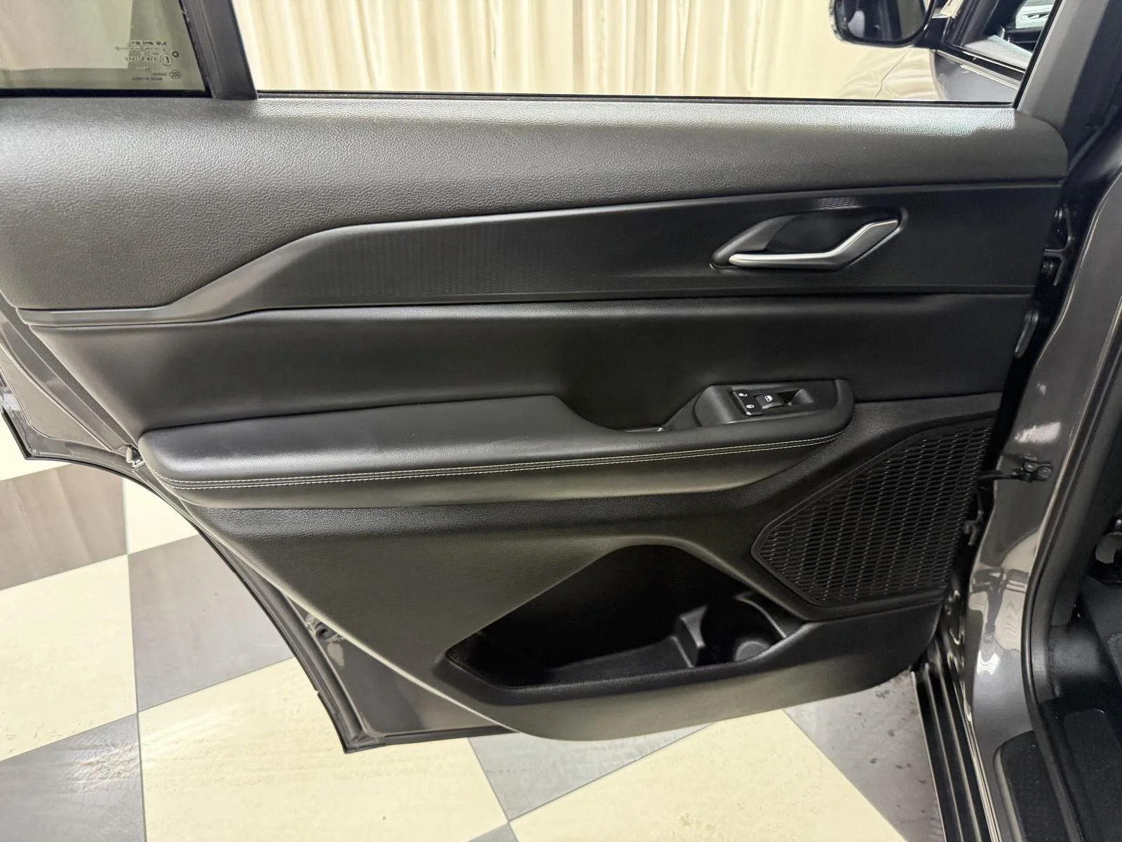 Used 2023 Baltic Gray Metallic Clearcoat Jeep Altitude image 24