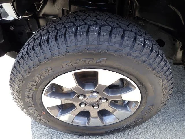 Used 2018 White Jeep Unlimited Sahara image 13