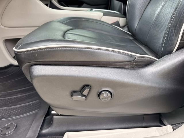 Used 2022 Gray Chrysler Limited image 41