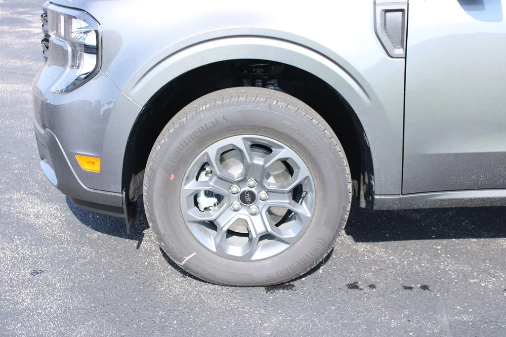 New 2026 Carbonized Gray Metallic Ford XLT image 5