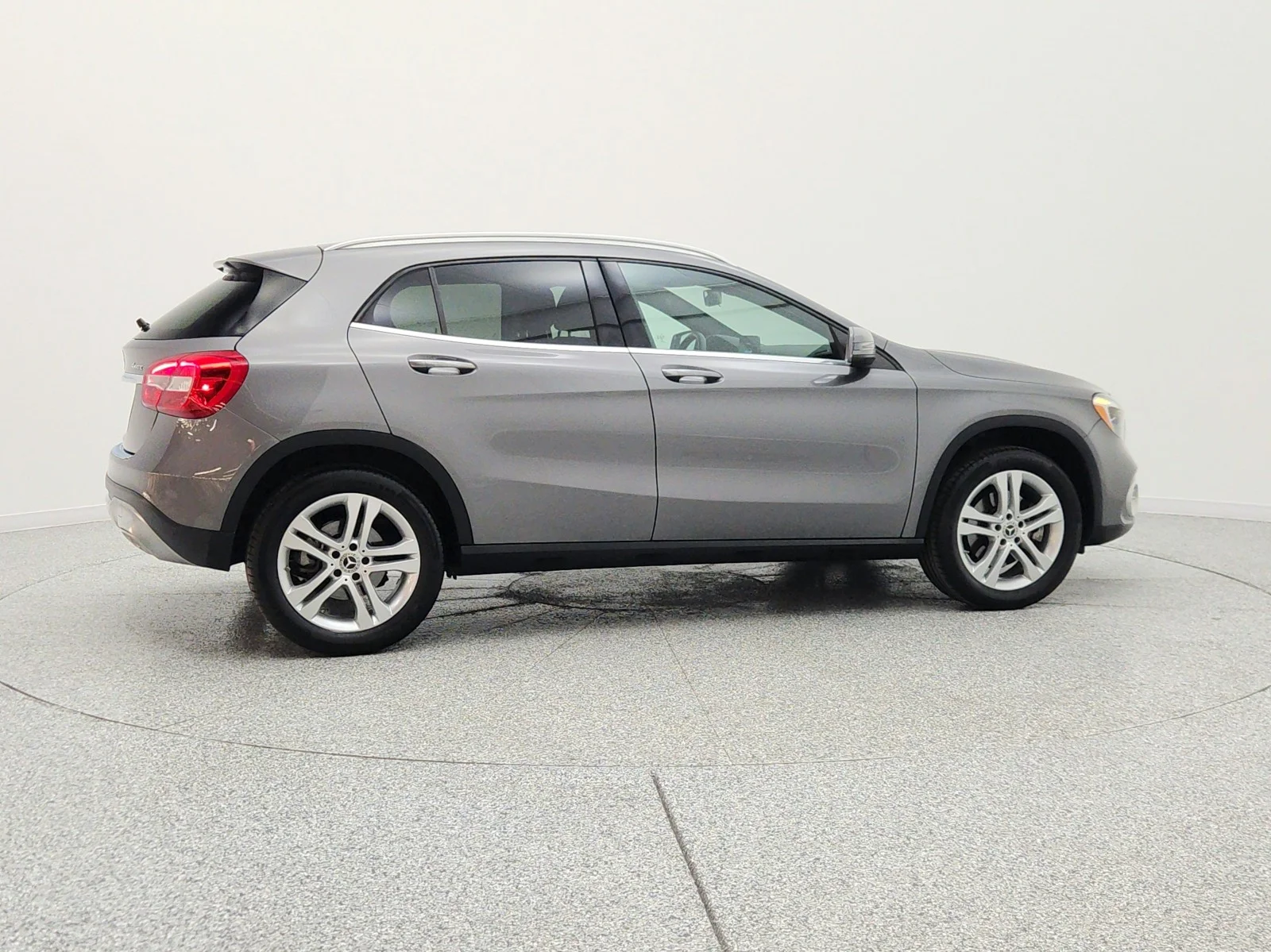 Used 2019 Mountain Grey Metallic Mercedes-Benz GLA 250 4MATIC® SUV image 5