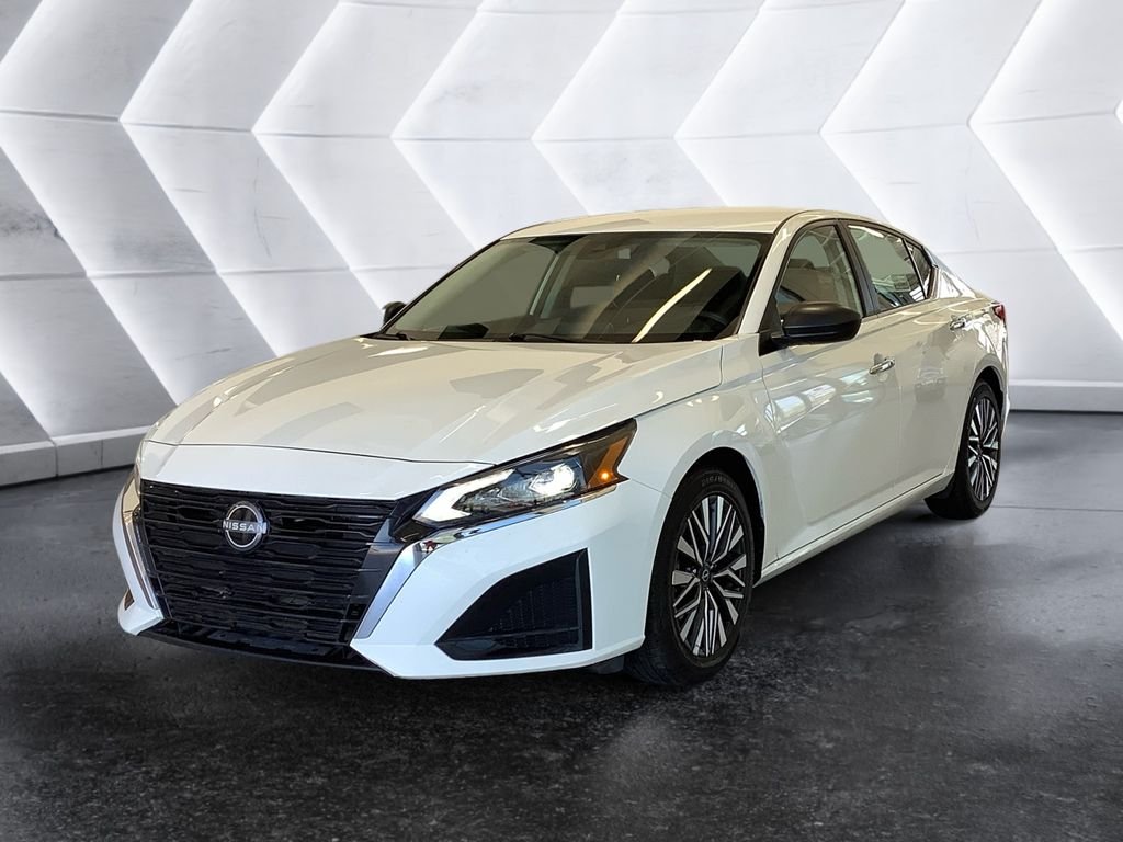 Used 2025 White Nissan 2.5 SV image 3